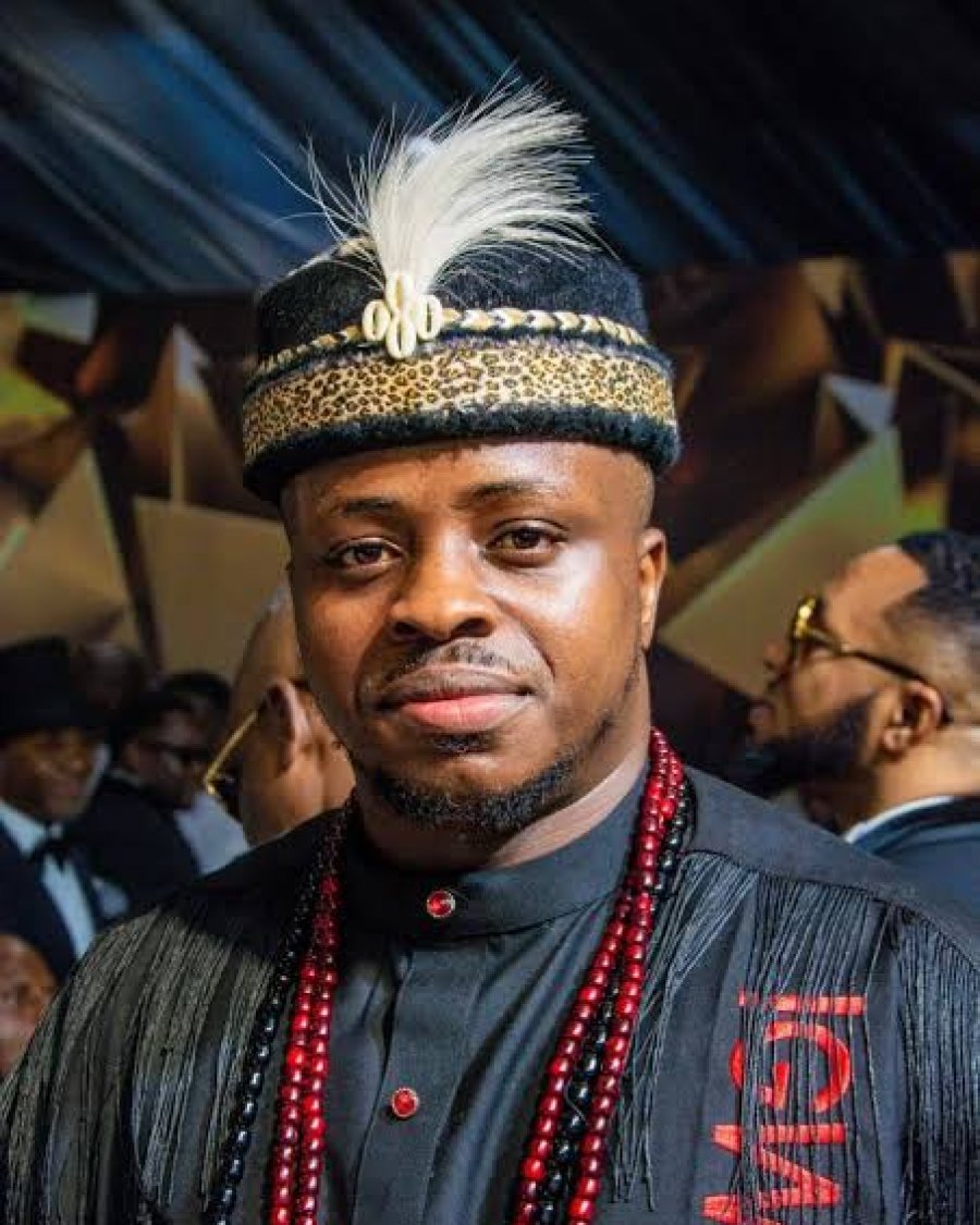 Maazi Dibia (Uchechukwu Obiajulu Sakar), Igbo traditionalist and teacher of Omenaani, Teacher of the Year on Nkuzify